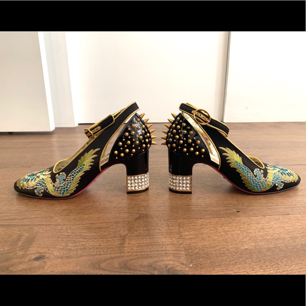 Gucci Caspar Embroidered Satin Pump